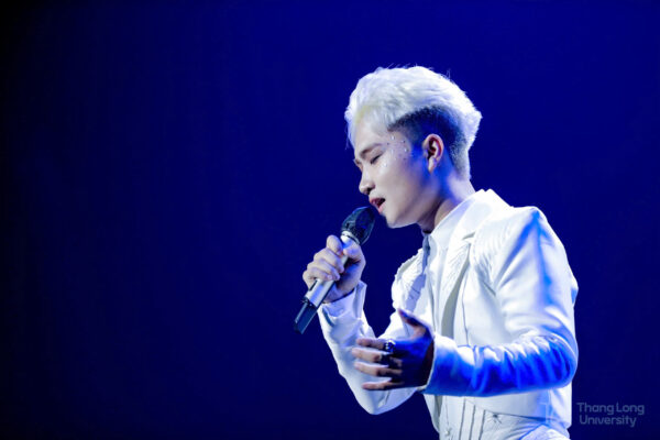 b090a141f0d94e8717c8